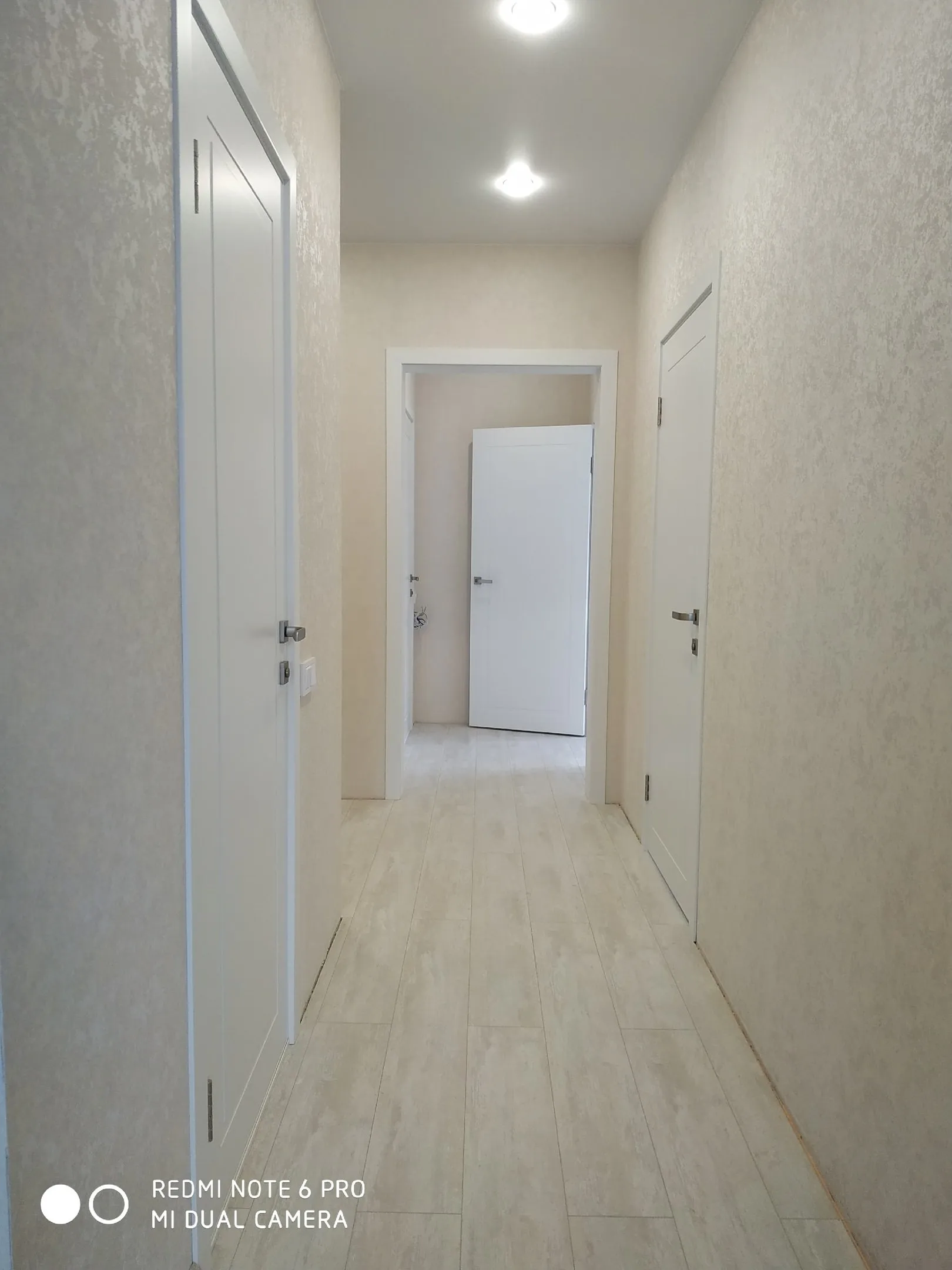 Комсомольск-на-Амуре Urban 39 КП черная кромка, ПВХ Моноколор грей / молдинг черный